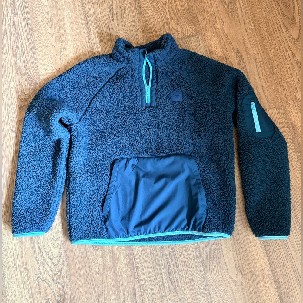 Women’s Under Armour Blue Sherpa Pullover size medium